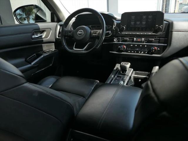 2022 Nissan Pathfinder SL 2WD