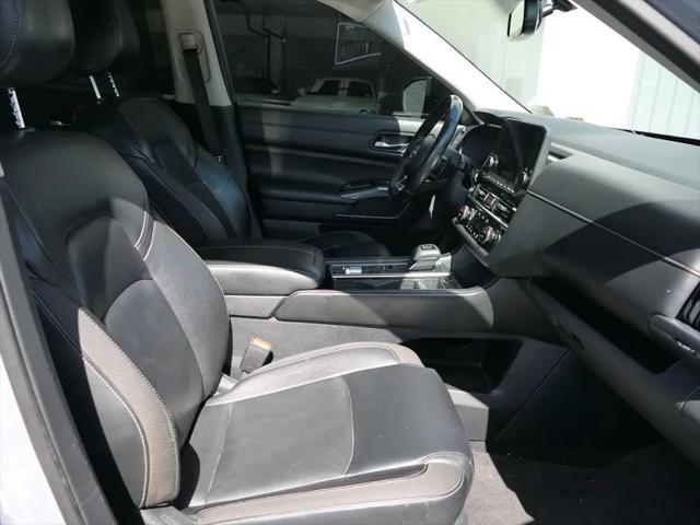2022 Nissan Pathfinder SL 2WD