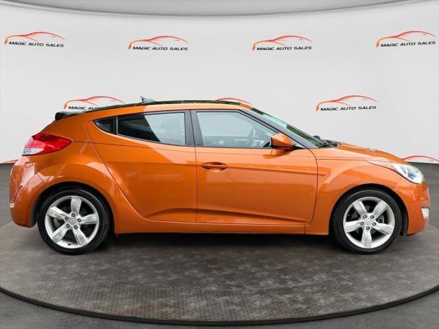 2014 Hyundai Veloster Base w/Black