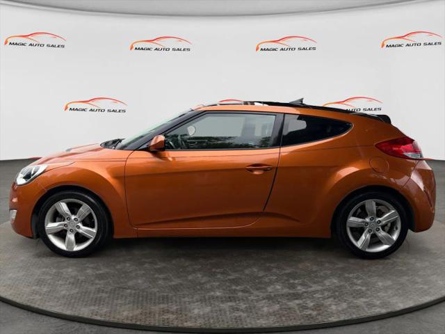 2014 Hyundai Veloster Base w/Black