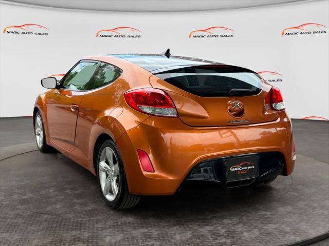 2014 Hyundai Veloster Base w/Black