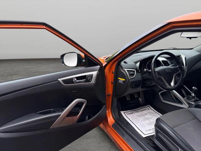 2014 Hyundai Veloster Base w/Black