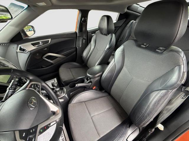 2014 Hyundai Veloster Base w/Black