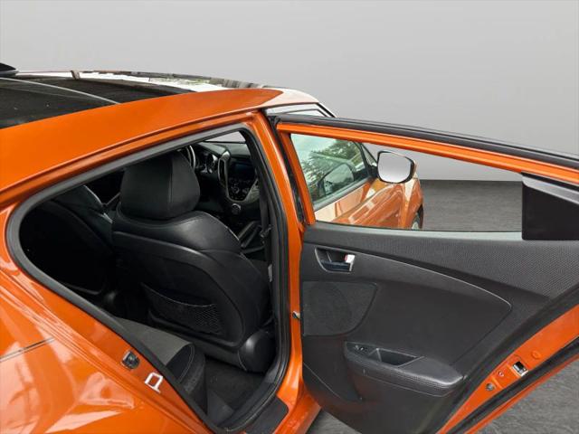 2014 Hyundai Veloster Base w/Black