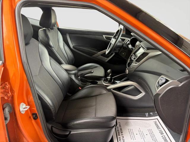 2014 Hyundai Veloster Base w/Black