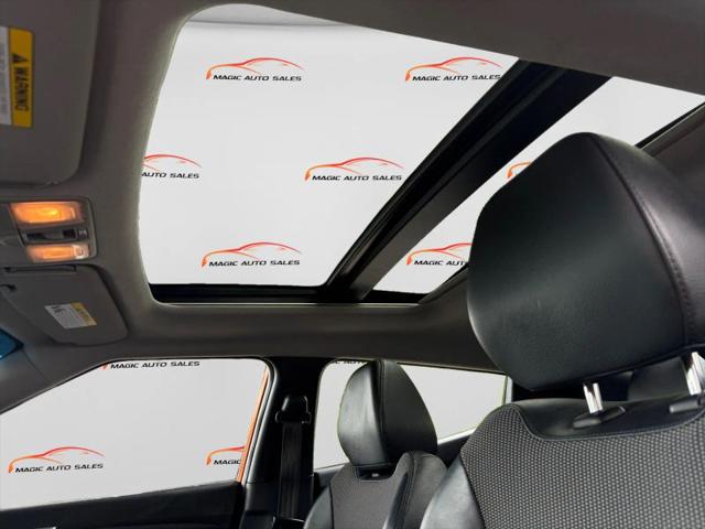 2014 Hyundai Veloster Base w/Black