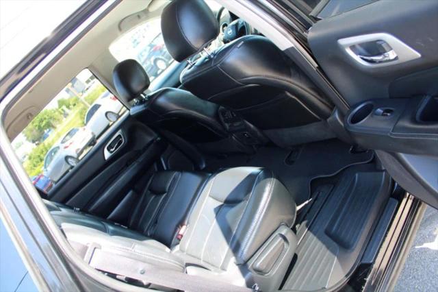 2016 Nissan Pathfinder SL