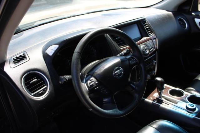 2016 Nissan Pathfinder SL
