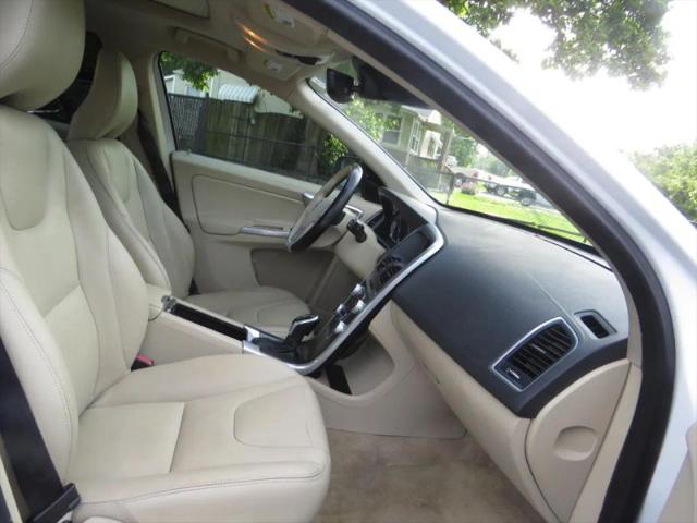 2016 Volvo XC60 T5 Drive-E Premier