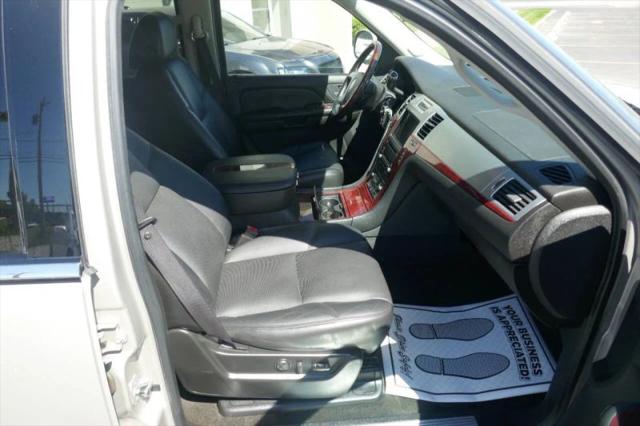 2008 Cadillac Escalade Standard