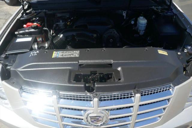 2008 Cadillac Escalade Standard