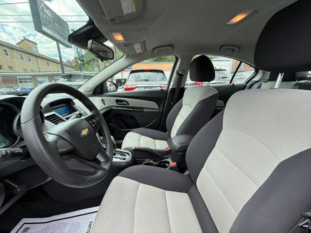 2013 Chevrolet Cruze LS Auto