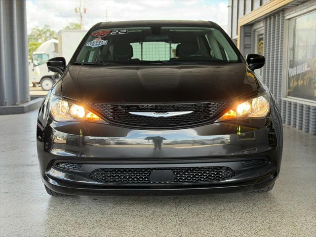 2022 Chrysler Voyager LX