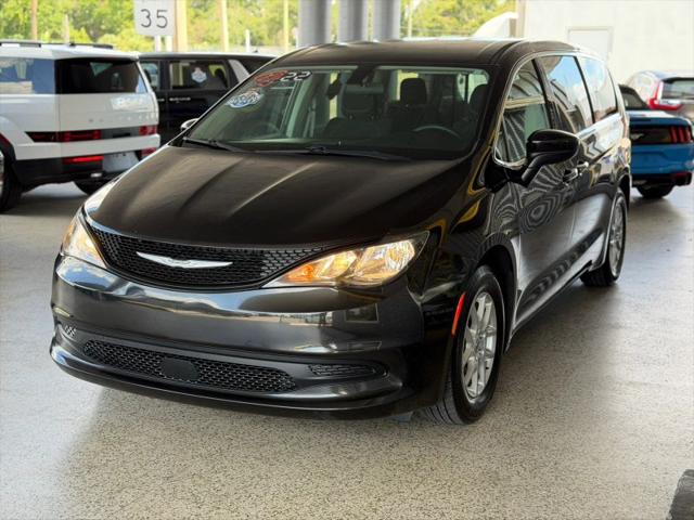2022 Chrysler Voyager LX