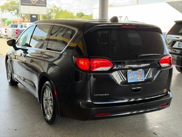 2022 Chrysler Voyager LX