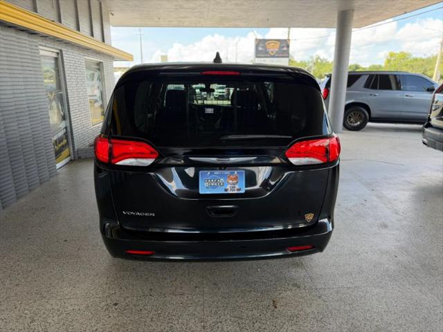 2022 Chrysler Voyager LX