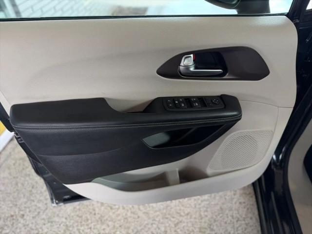 2022 Chrysler Voyager LX