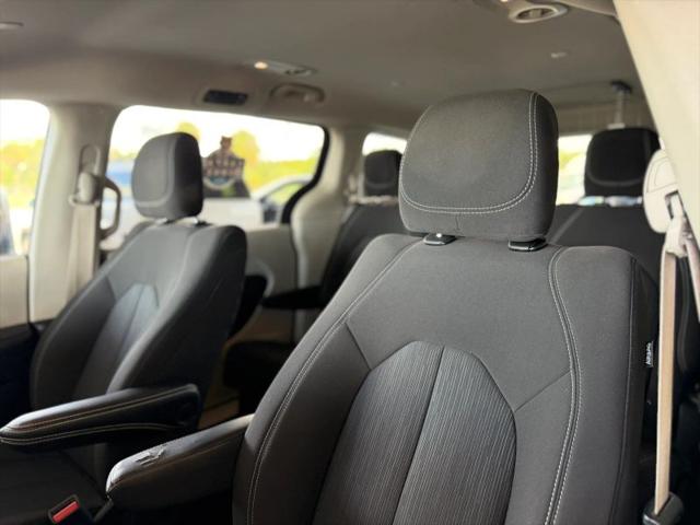 2022 Chrysler Voyager LX