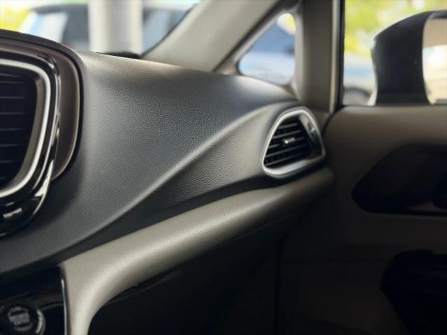 2022 Chrysler Voyager LX