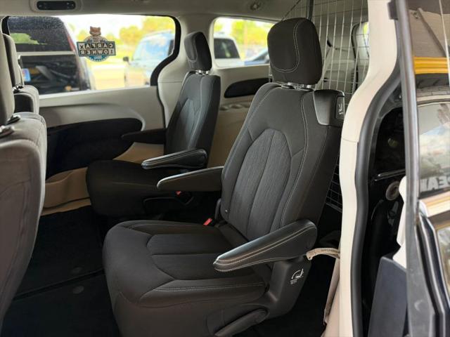 2022 Chrysler Voyager LX