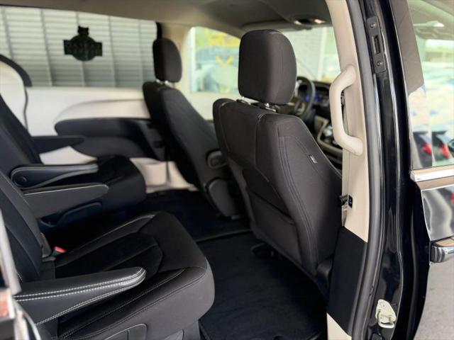 2022 Chrysler Voyager LX