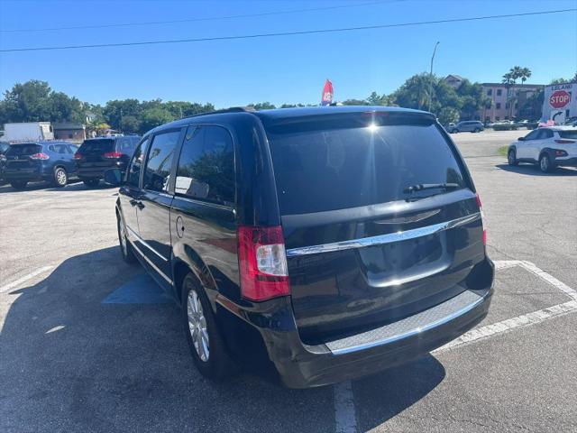 2013 Chrysler Town & Country Touring