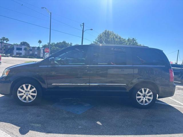 2013 Chrysler Town & Country Touring