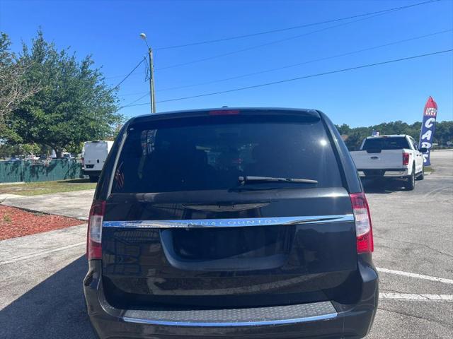 2013 Chrysler Town & Country Touring