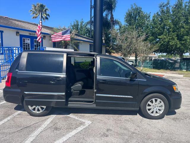 2013 Chrysler Town & Country Touring