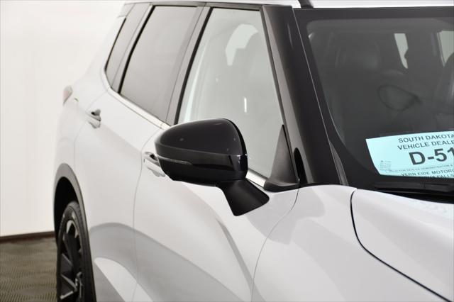 2024 Mitsubishi Outlander SE Black Edition w/Pano Roof S-AWC