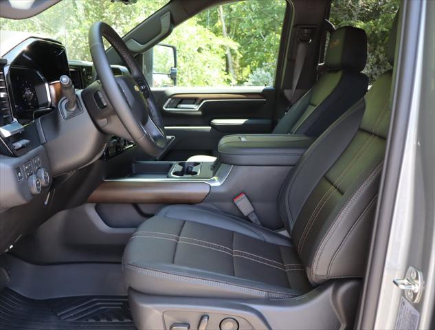 2026 Chevrolet Silverado 3500HD Crew Cab, Long Bed, High Country Dual Rear Wheel, RWD