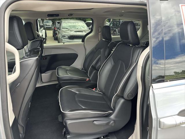 2023 Chrysler Pacifica Hybrid Limited