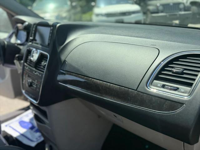 2015 Chrysler Town & Country Touring