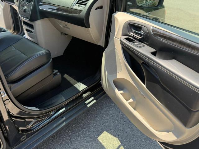2015 Chrysler Town & Country Touring