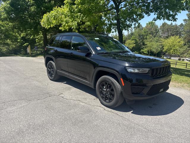 2025 Jeep Grand Cherokee Altitude 4x4 for sale in Altoona, PA