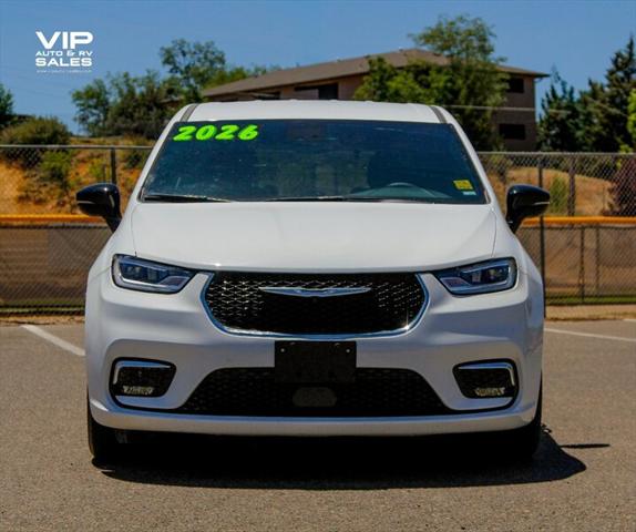 2026 Chrysler Pacifica Select