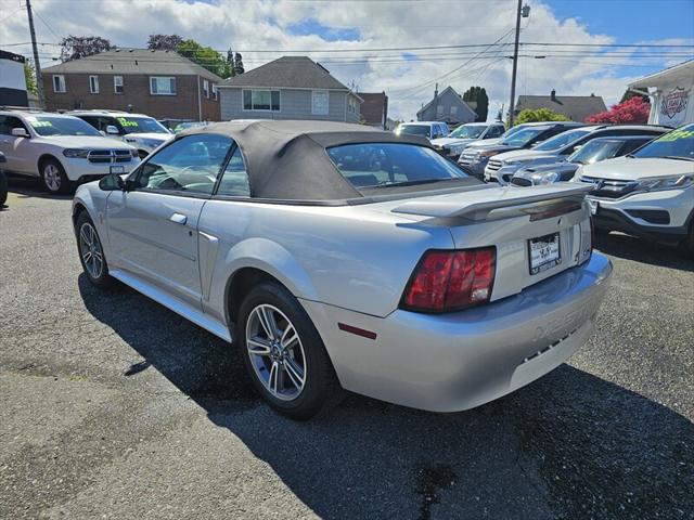 2003 Ford Mustang Deluxe