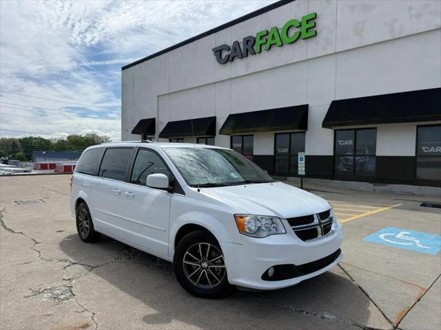 2017 Dodge Grand Caravan SXT for sale in Parma, OH
