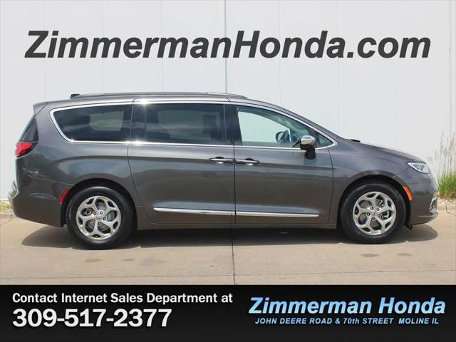 2023 Chrysler Pacifica Limited for sale in Moline, IL