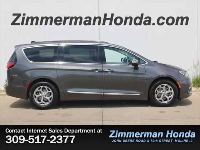 2023 Chrysler Pacifica Limited for sale in Moline, IL