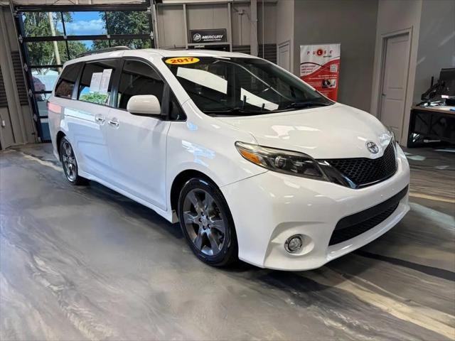 2017 Toyota Sienna SE 8 Passenger for sale near Milford, OH