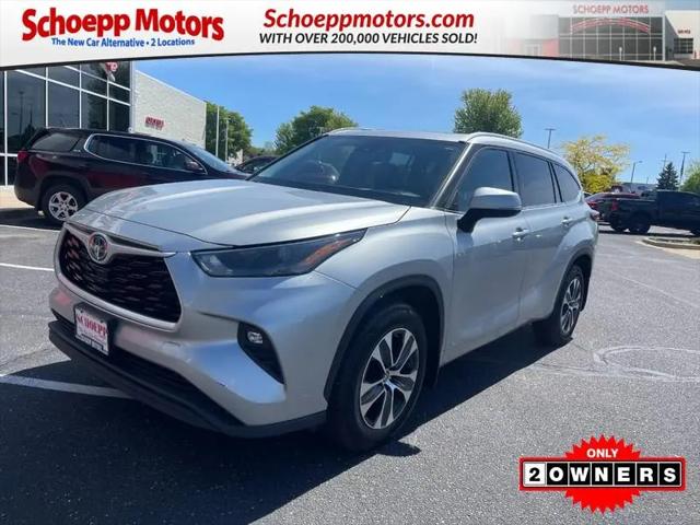 2022 Toyota Highlander Hybrid XLE for sale in Middleton, WI