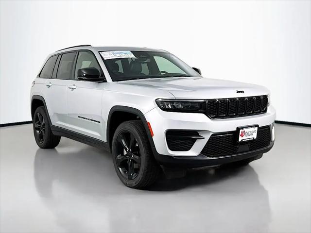 2024 Jeep Grand Cherokee Altitude 4x4 for sale in Maplewood, MN