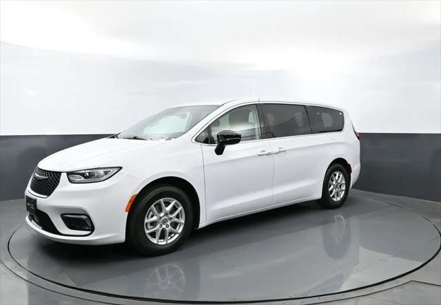2024 Chrysler Pacifica Touring L for sale in Santa Clarita, CA