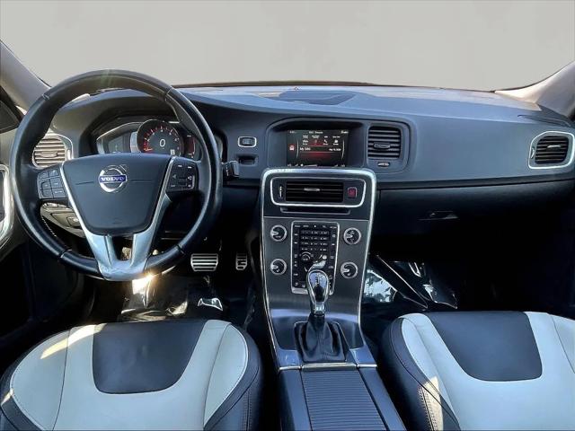 2016 Volvo S60 Cross Country T5 Platinum
