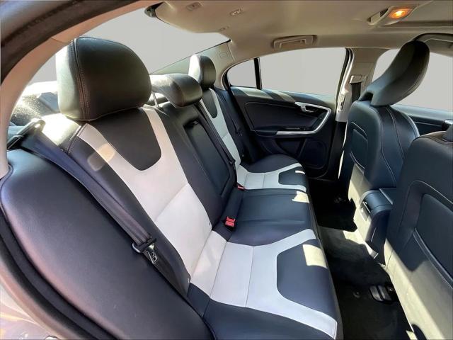 2016 Volvo S60 Cross Country T5 Platinum