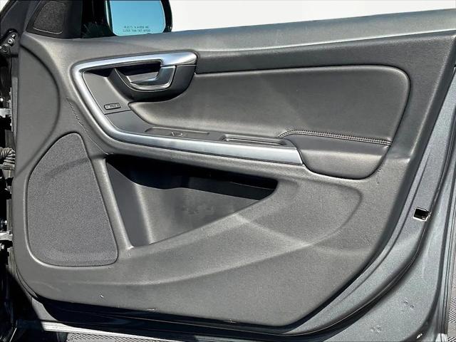 2016 Volvo S60 Cross Country T5 Platinum