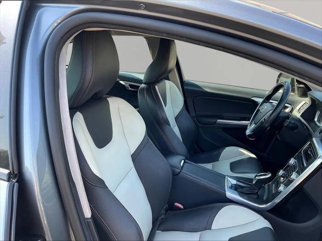 2016 Volvo S60 Cross Country T5 Platinum