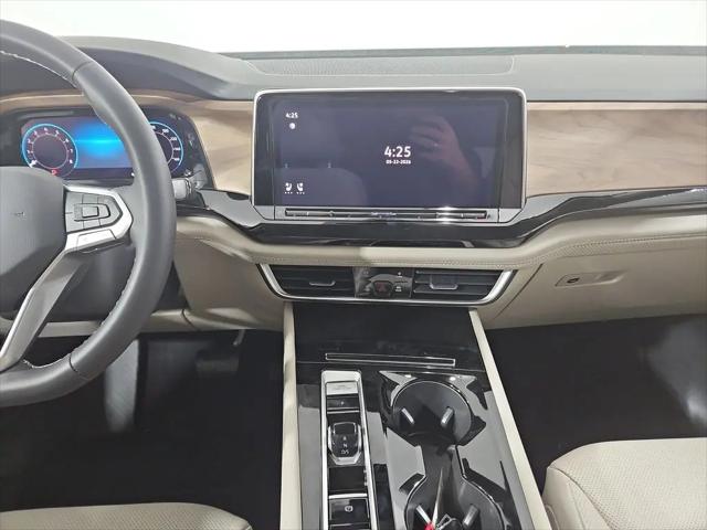 2026 Volkswagen Atlas SE with Technology