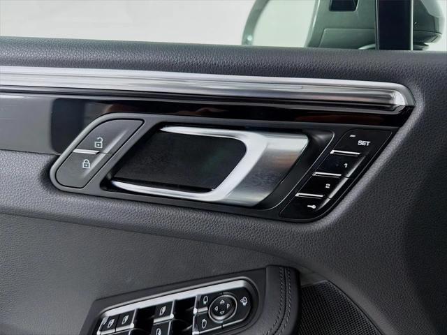 2023 Porsche Macan T